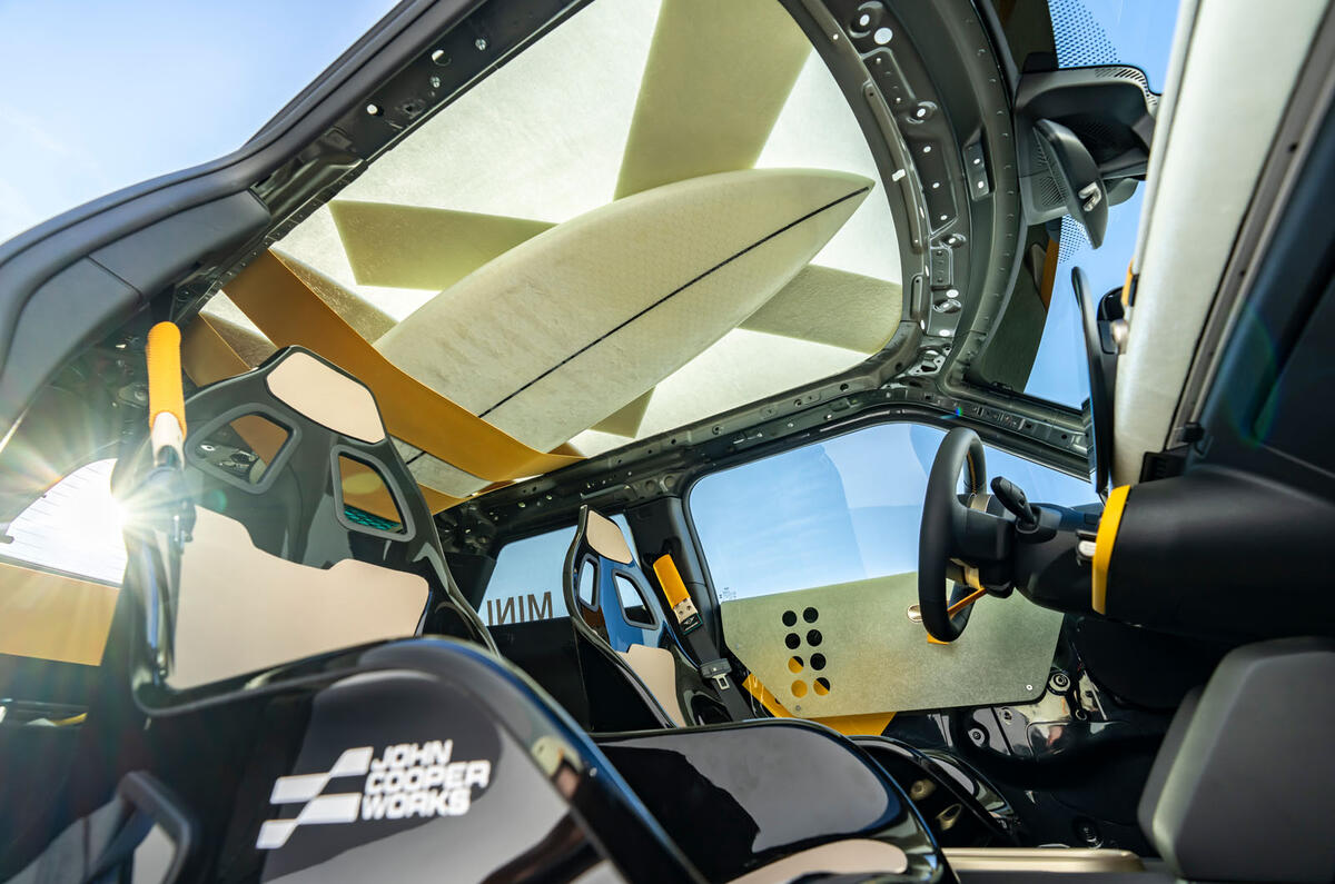 Δύο νέα Cooper JCW τιμούν την αγωνιστική κληρονομιά της ΜΙΝΙ